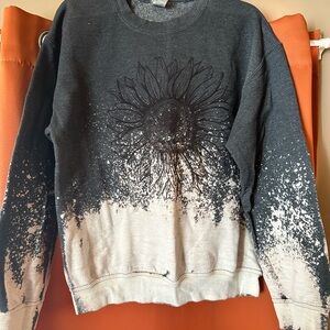 Gildan Sunflower bleach Crewneck